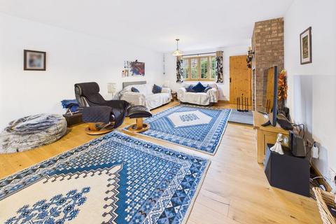 14 Heathway, Chaldon, Caterham, CR3 5DL