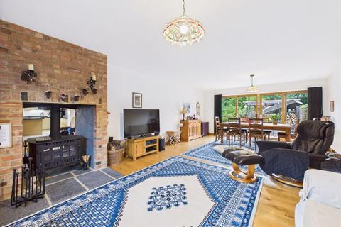 14 Heathway, Chaldon, Caterham, CR3 5DL