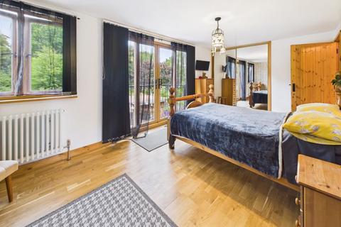 14 Heathway, Chaldon, Caterham, CR3 5DL