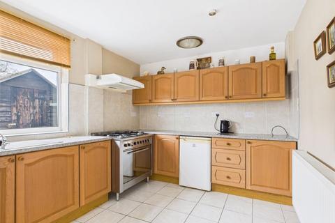 3 bedroom semi-detached house for sale, Crompton Road, Bilsthorpe NG22