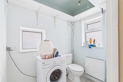 3 bedroom semi-detached house for sale, Crompton Road, Bilsthorpe NG22
