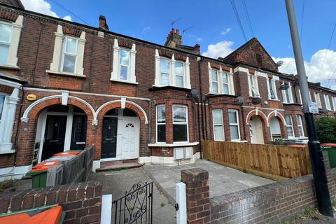 2 bedroom maisonette to rent, Dames Road