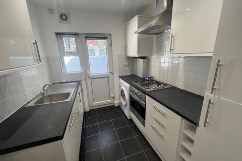 2 bedroom maisonette to rent, Dames Road