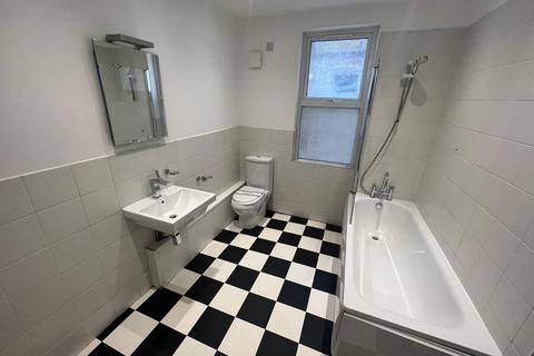 2 bedroom maisonette to rent, Dames Road