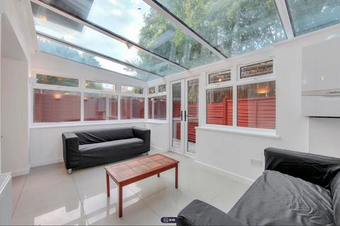 5 bedroom terraced house to rent, Ironmongers Place, London E14