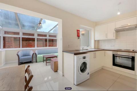 5 bedroom terraced house to rent, Ironmongers Place, London E14
