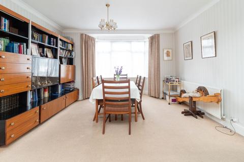 4 bedroom detached house for sale, Glendale Avenue, Edgware, HA8