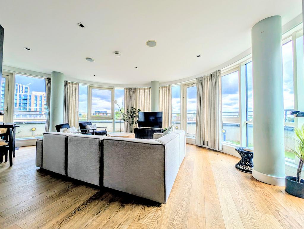 Apartment in Brentford - View 3