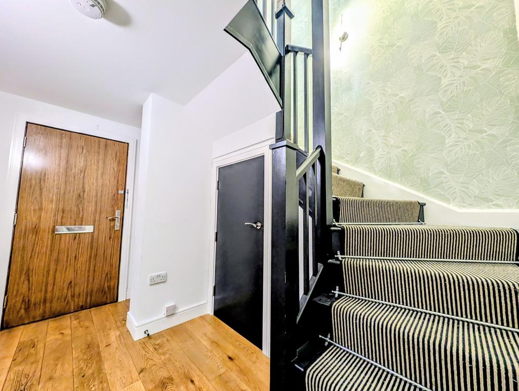 Apartment in Brentford - View 5