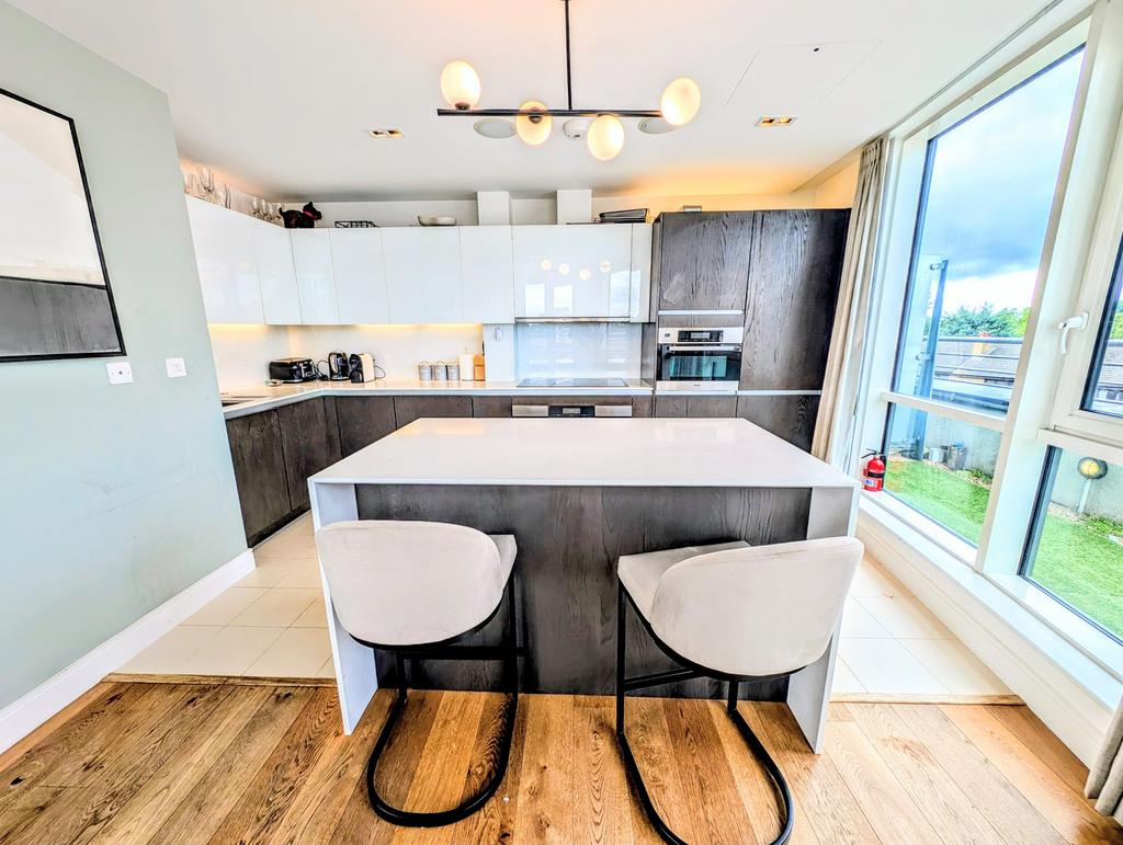 Apartment in Brentford - More