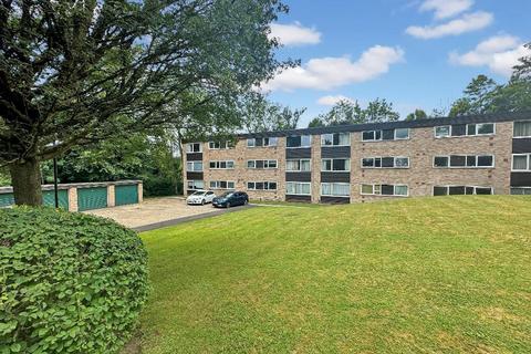 2 bedroom flat for sale, Hawkhirst Way, Kenley, Surrey, CR8 5DL