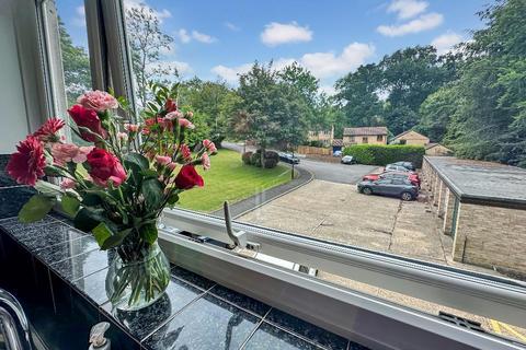 2 bedroom flat for sale, Hawkhirst Way, Kenley, Surrey, CR8 5DL