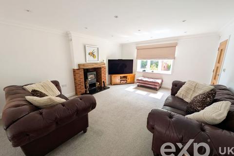 4 bedroom semi-detached house for sale, Castle Dene, Maidstone ME14