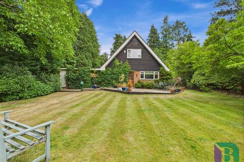 3 bedroom detached house for sale, Church Road, Woburn Sands MK17