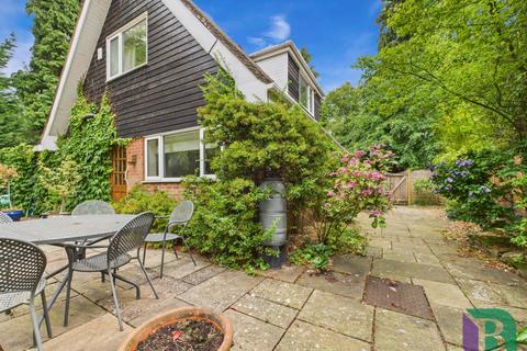 3 bedroom detached house for sale, Church Road, Woburn Sands MK17