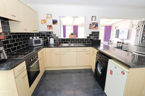 3 bedroom semi-detached house for sale,  Shepherds Walk, FARNBOROUGH GU14