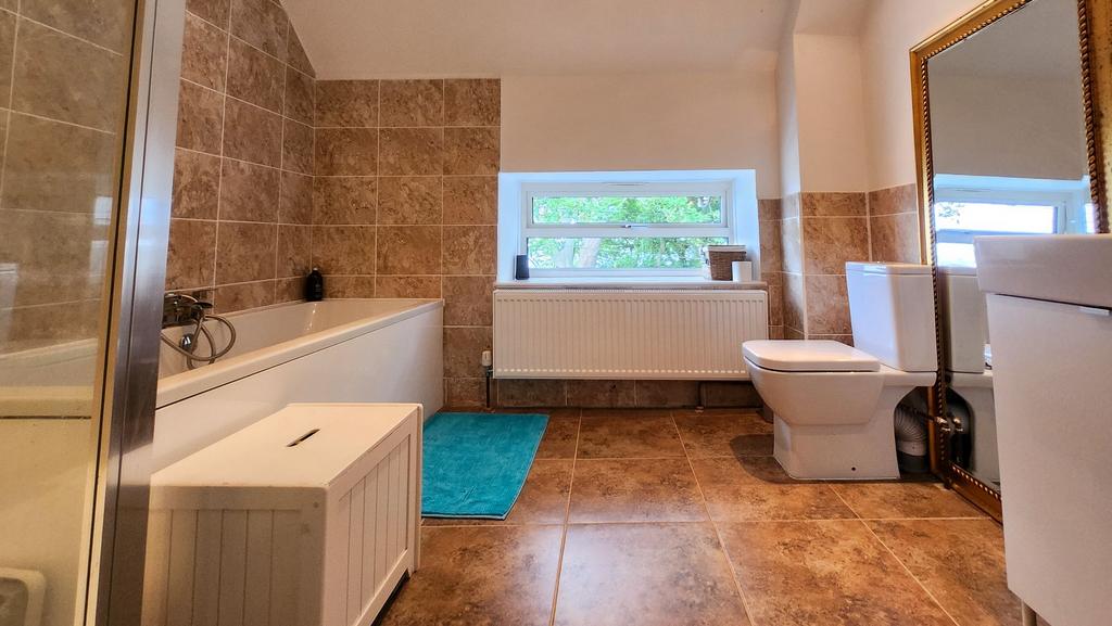 Coach House Cottage - Bathroom