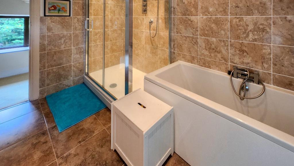 Coach House Cottage - Bathroom