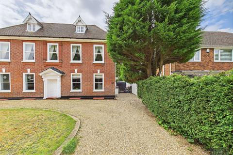 High Road, Leavesden, Watford, WD25