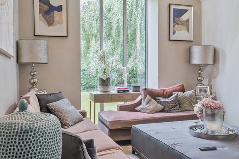 4 bedroom detached house for sale, Hollydale Drive, Bromley