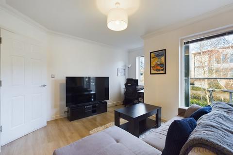 1 bedroom apartment for sale, Byron Road, Addlestone, Surrey, KT15