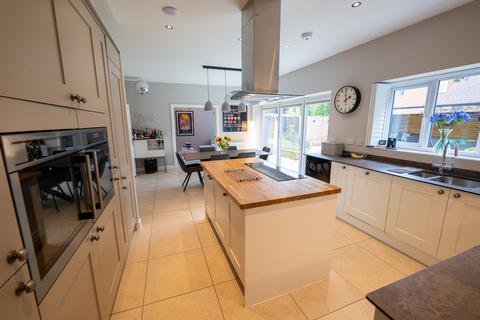 50 Causer Road, Barton Under Needwood, Burton-on-trent, DE13 8FB