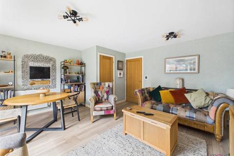 83 Diamond Jubilee Close, Gloucester, GL1 4LR