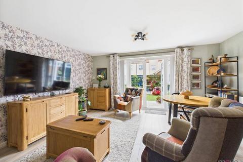 83 Diamond Jubilee Close, Gloucester, GL1 4LR