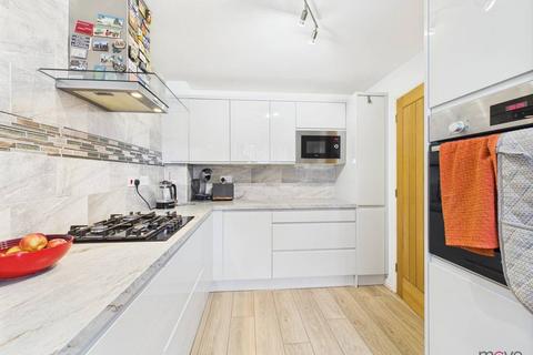 83 Diamond Jubilee Close, Gloucester, GL1 4LR