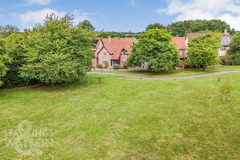 4 bedroom detached house for sale, Honeysuckle Way, Attleborough