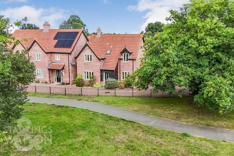 4 bedroom detached house for sale, Honeysuckle Way, Attleborough