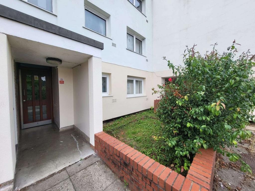 GREAT INVESTMENT/FIRST TIME BUYER PROPERTY - 2 Be