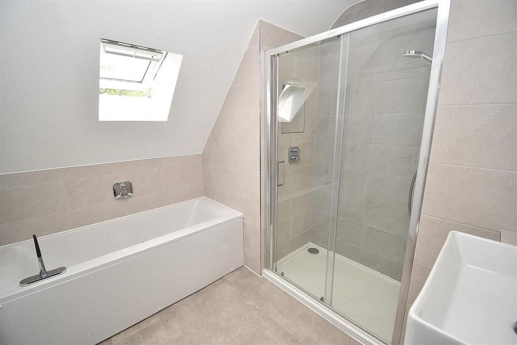 Master ensuite - 3.JPG