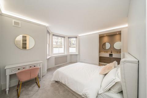3 bedroom flat to rent, Strathmore Gardens, London W8
