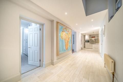 3 bedroom flat to rent, Strathmore Gardens, London W8