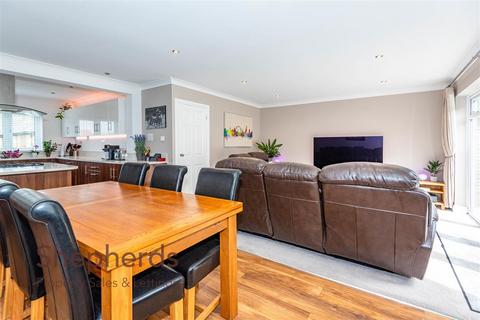 9 John Eliot Close, Nazeing, Waltham Abbey, EN9 2NZ