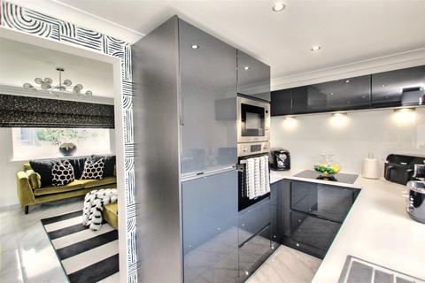 6 Ash Road, Baillieston, Glasgow, G69 7EF