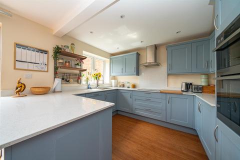 16 Bronte Crescent, Hemel Hempstead, HP2 7NT