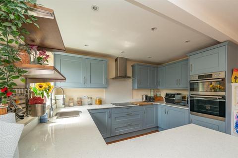 16 Bronte Crescent, Hemel Hempstead, HP2 7NT