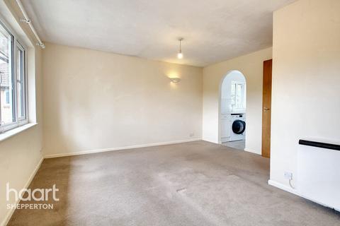 undefined, Shepperton Court Drive, Shepperton