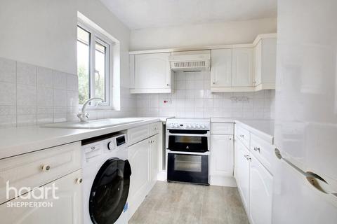 undefined, Shepperton Court Drive, Shepperton