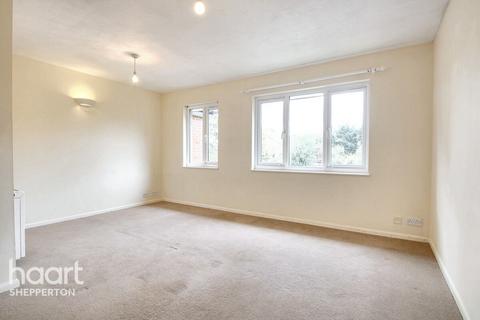 undefined, Shepperton Court Drive, Shepperton