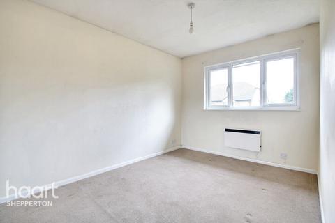 undefined, Shepperton Court Drive, Shepperton