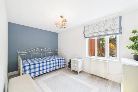 6, Marshaw Court Bamburgh Close, Reading, RG2 7UF