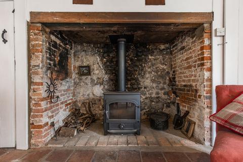 undefined, Delightful Chain Free Sidestrand Cottage, Full of Warmth and Possibility