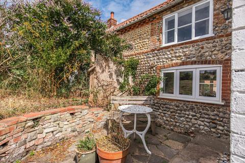 undefined, Delightful Chain Free Sidestrand Cottage, Full of Warmth and Possibility