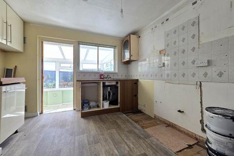 2 bedroom bungalow for sale, Fairlea Crescent, Northam