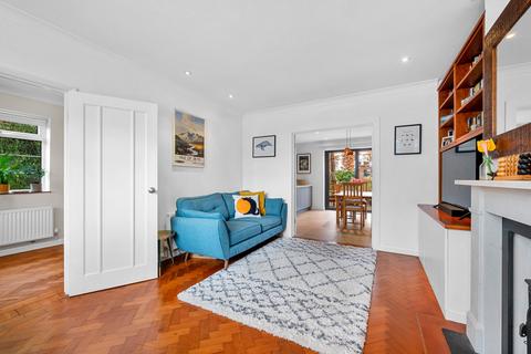 3 Chestnut Lane, Weybridge, KT13 9BU