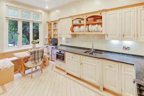 4 bedroom semi-detached house for sale, Swissland Hill, Dormans Park, RH19