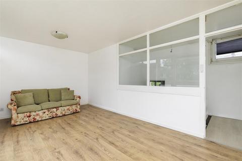 2 bedroom flat to rent, Kingsland, Broxwood Way, London NW8